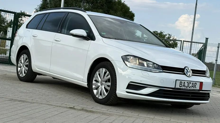 VOLKSWAGEN Golf -