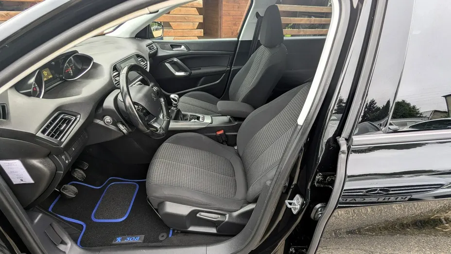 PEUGEOT 308 -