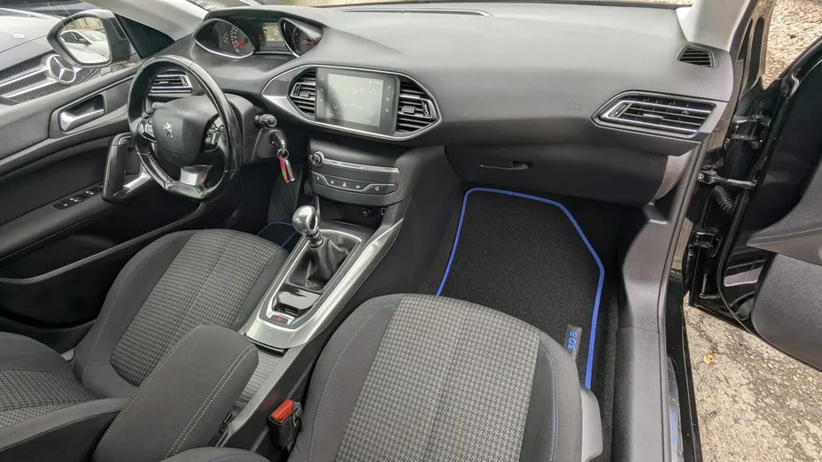 PEUGEOT 308 -
