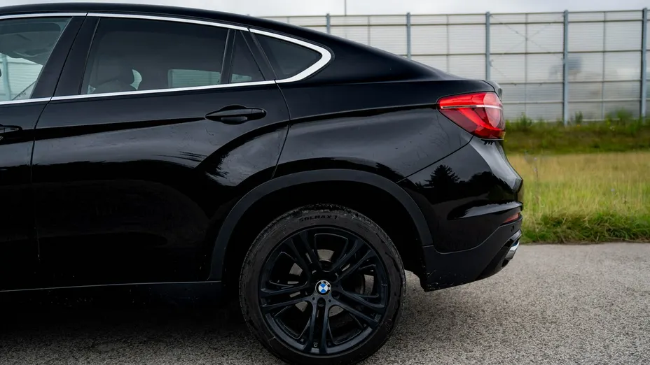BMW X6 -