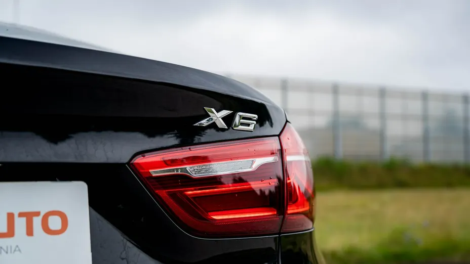 BMW X6 -