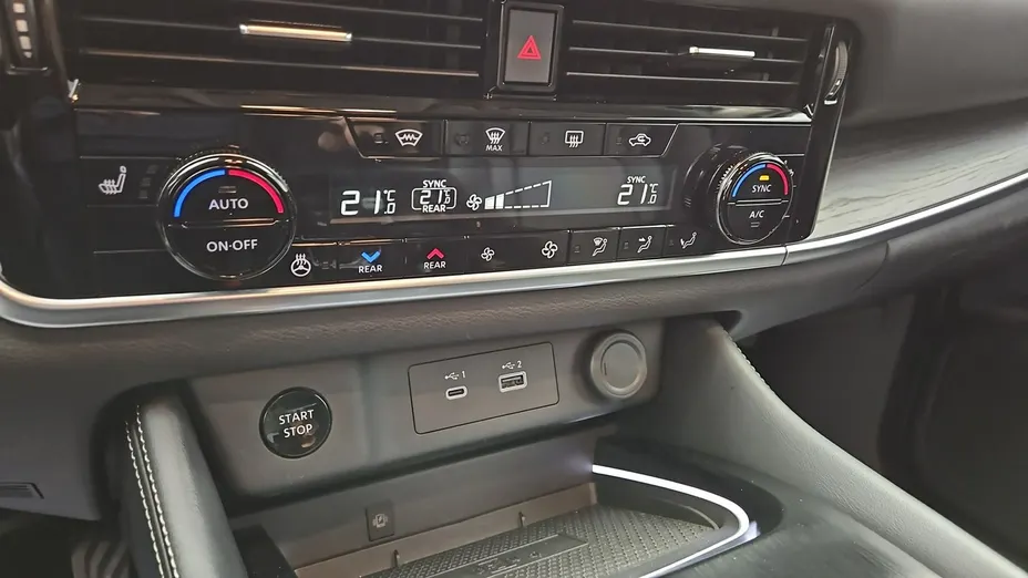 NISSAN X-Trail -