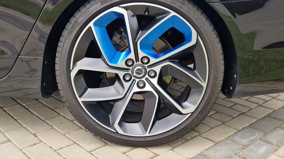 VOLVO V90 -