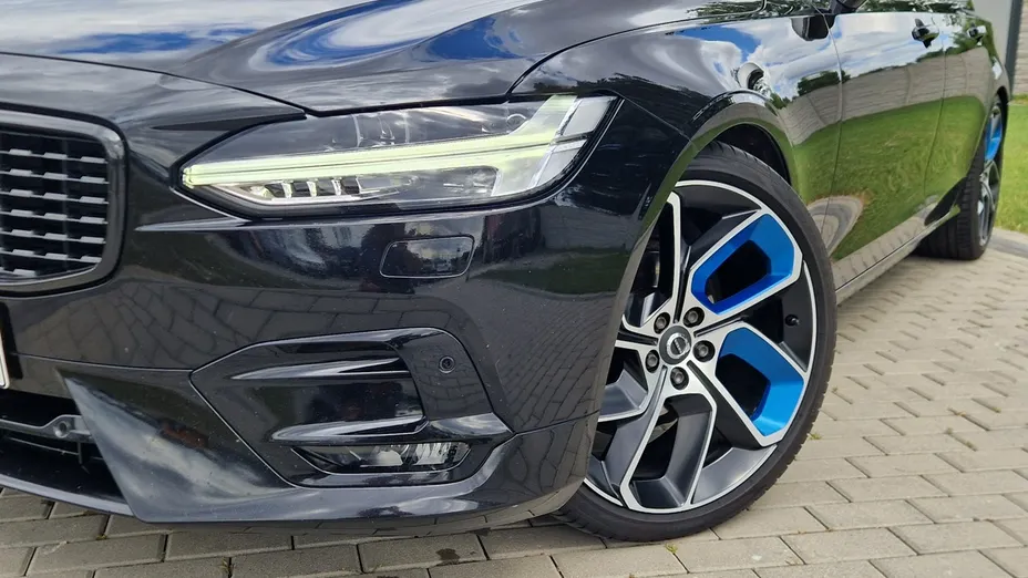 VOLVO V90 -