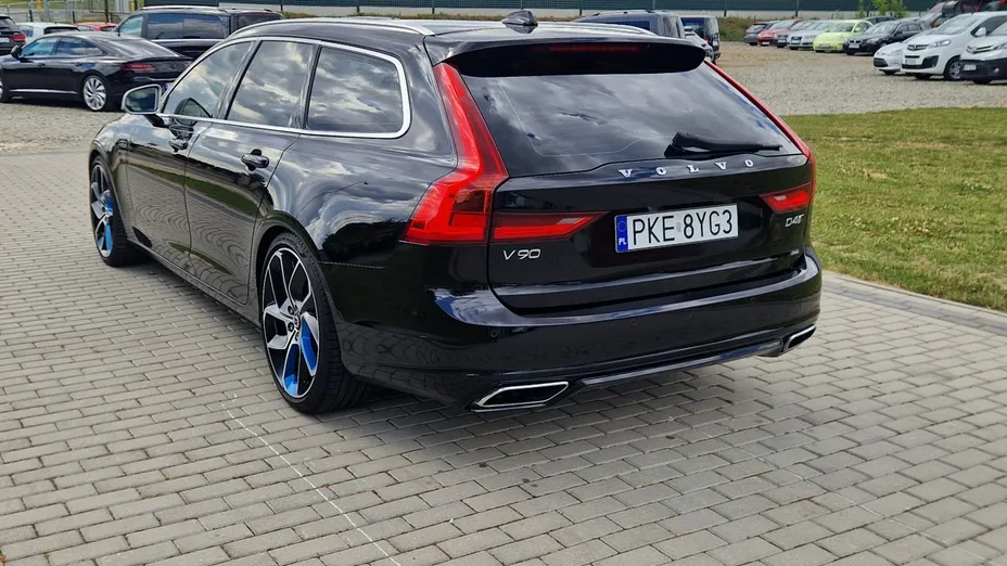VOLVO V90 -