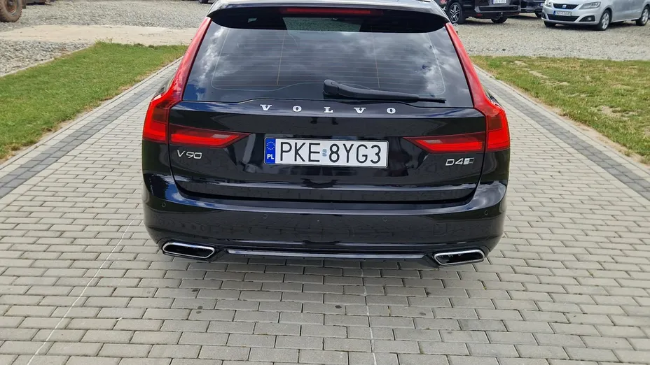 VOLVO V90 -