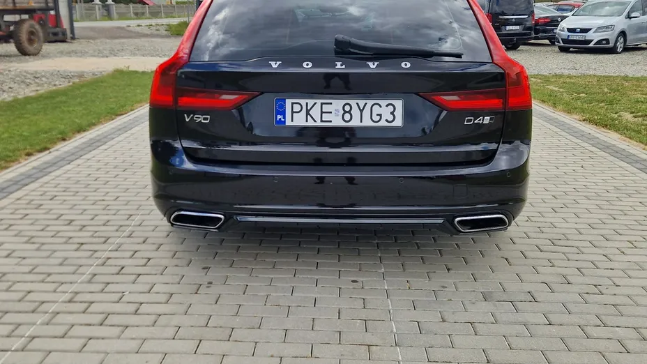 VOLVO V90 -