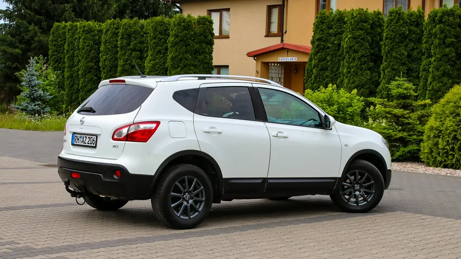 NISSAN Qashqai -