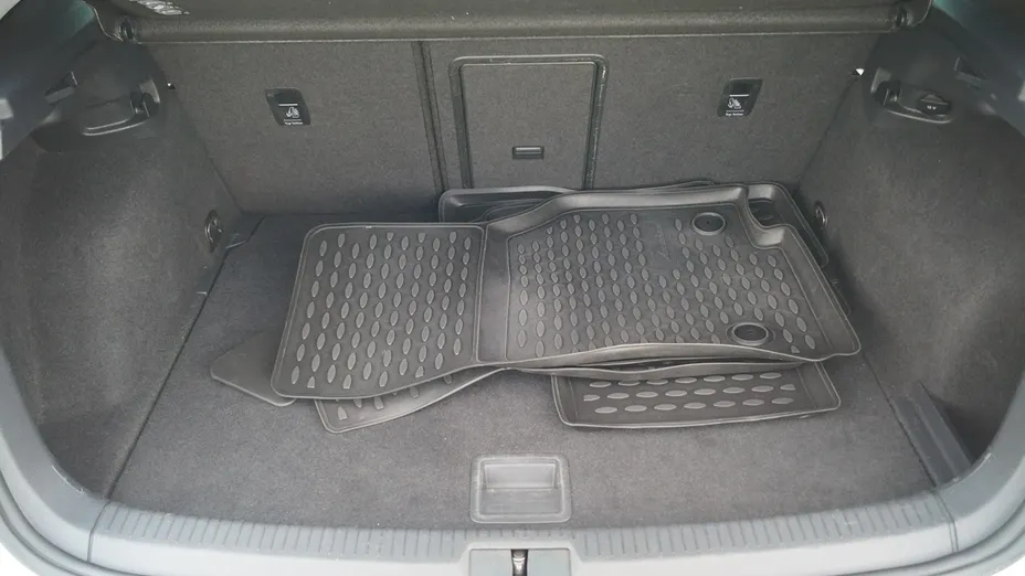 VOLKSWAGEN Golf -