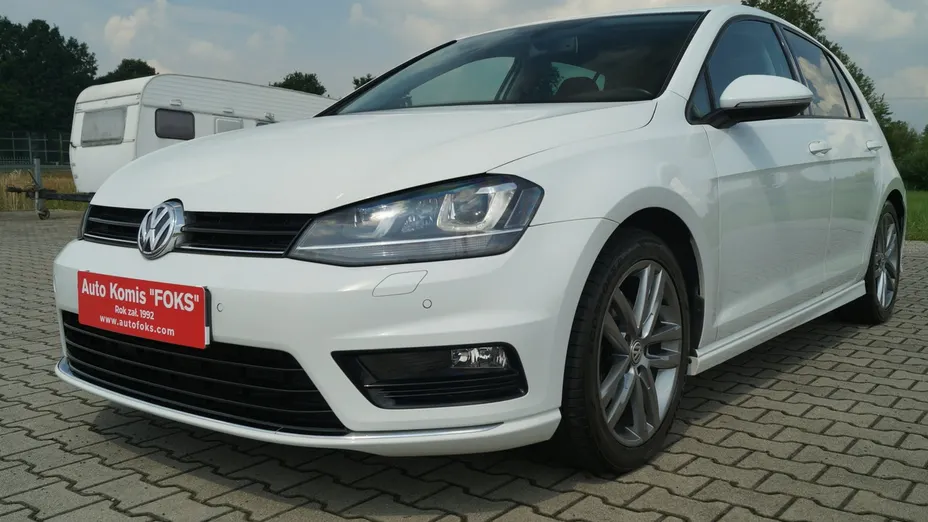 VOLKSWAGEN Golf -