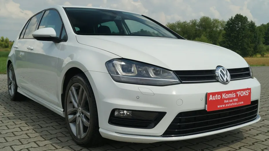 VOLKSWAGEN Golf -