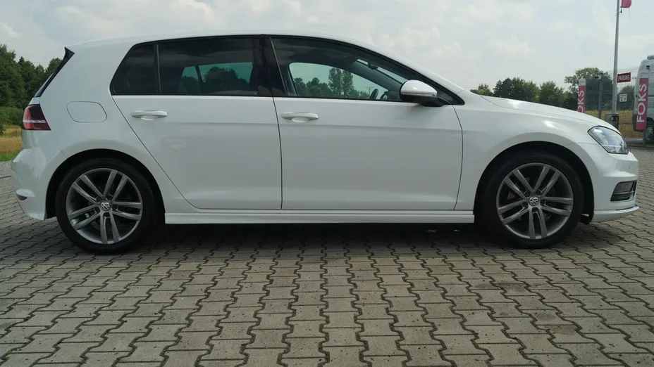 VOLKSWAGEN Golf -