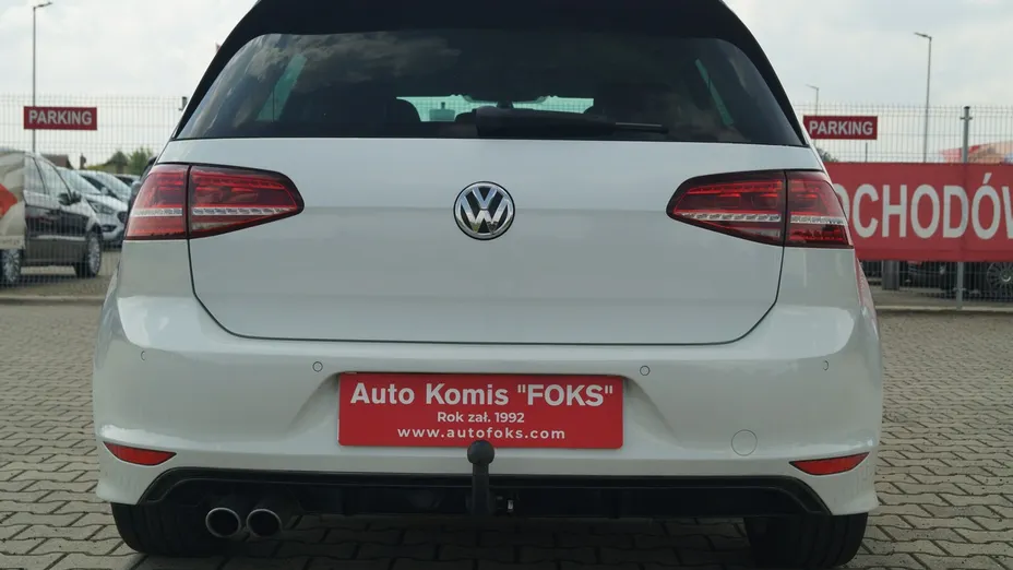 VOLKSWAGEN Golf -