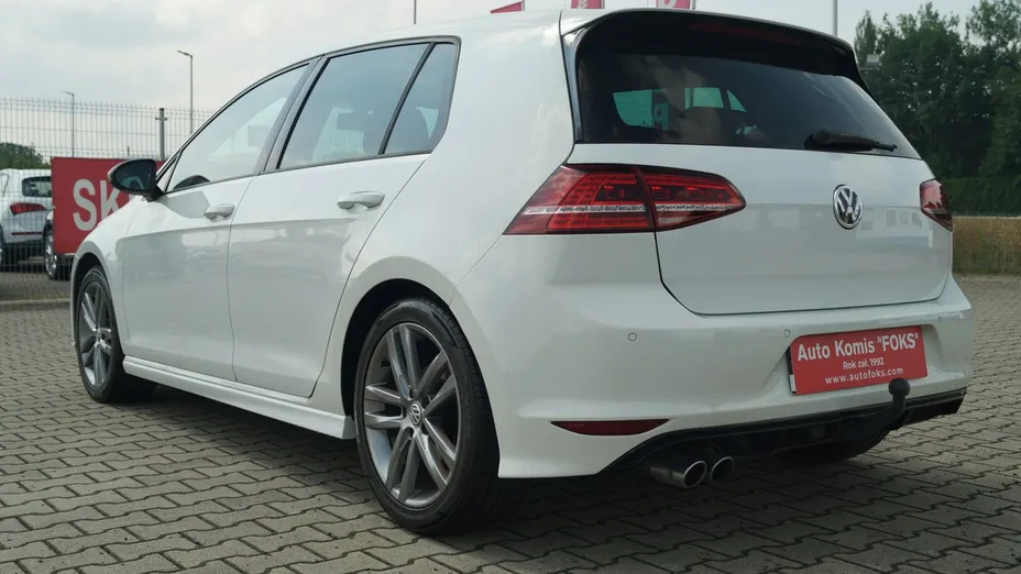 VOLKSWAGEN Golf -