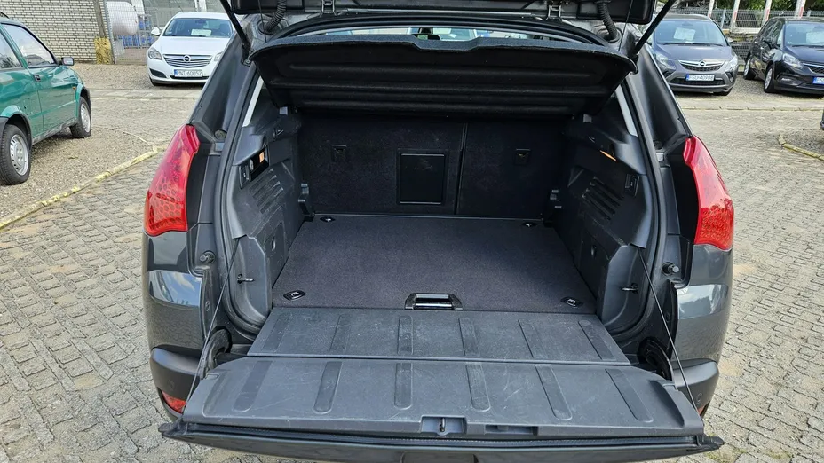 PEUGEOT 3008 -