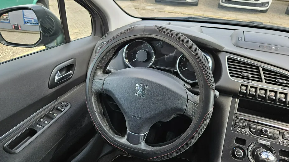 PEUGEOT 3008 -