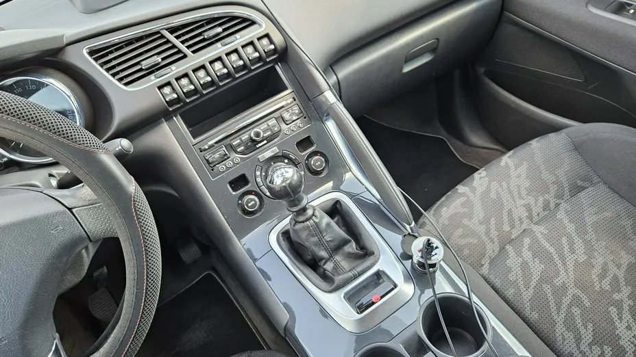 PEUGEOT 3008 -
