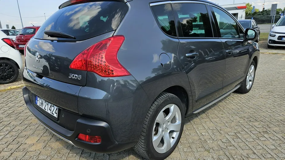 PEUGEOT 3008 -