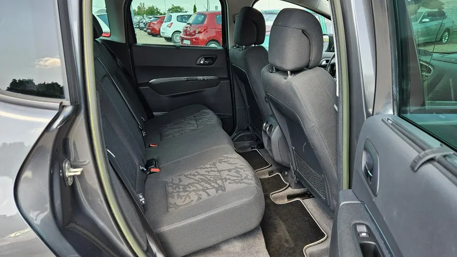 PEUGEOT 3008 -