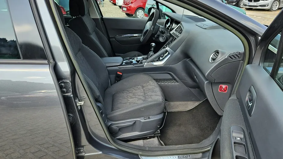 PEUGEOT 3008 -