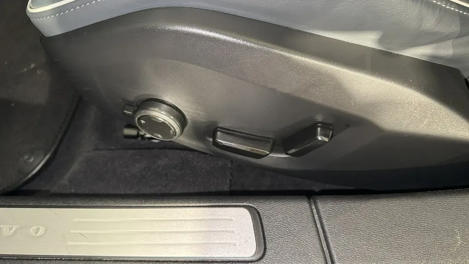 VOLVO V60 -