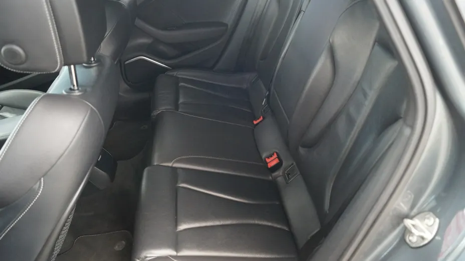 AUDI S3 Limousine -