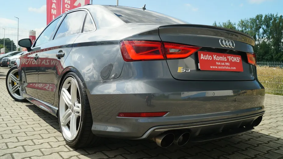 AUDI S3 Limousine -