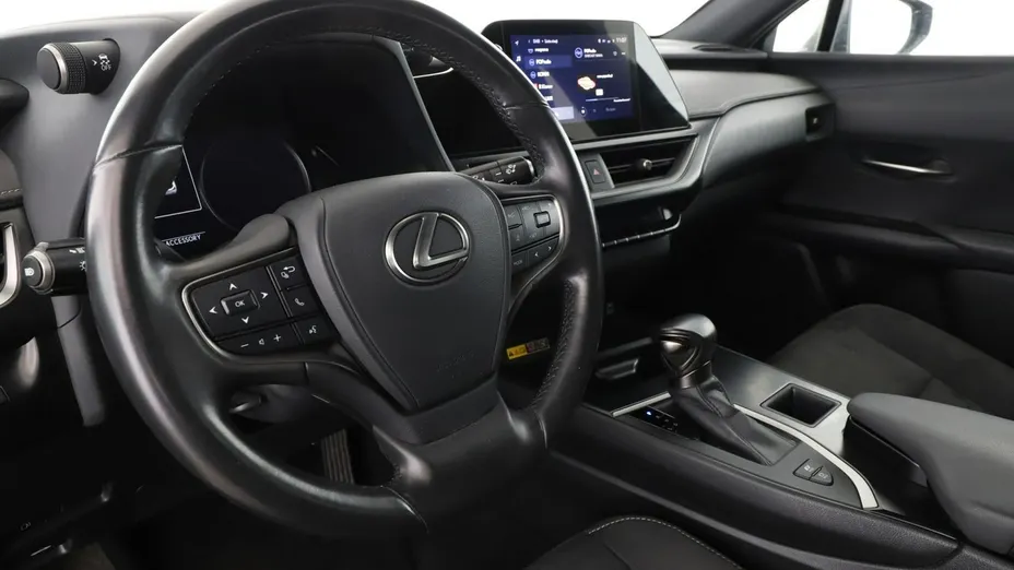 LEXUS UX -