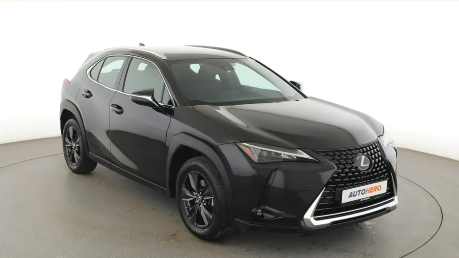 LEXUS UX -