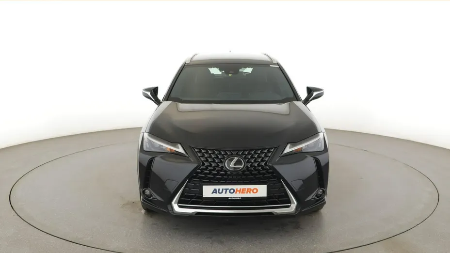 LEXUS UX -