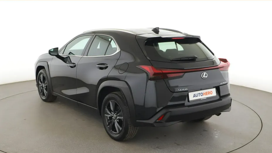 LEXUS UX -