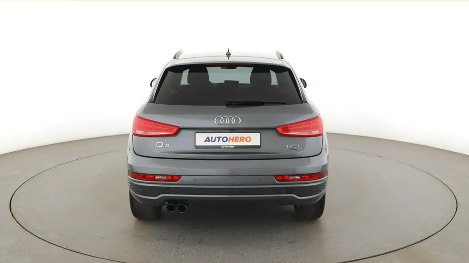 AUDI Q3 -