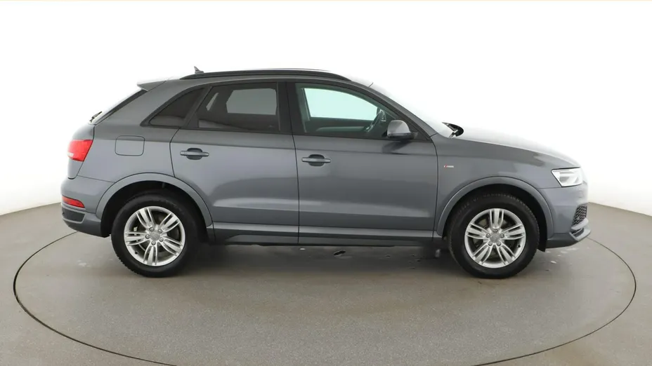 AUDI Q3 -