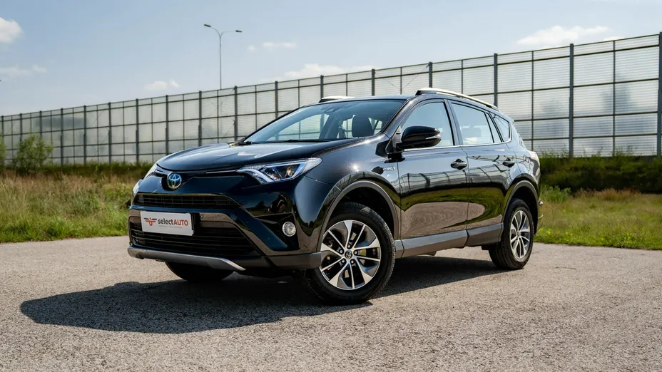 TOYOTA RAV4 -