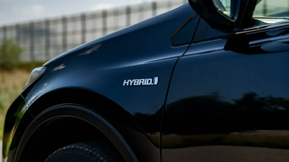 TOYOTA RAV4 -