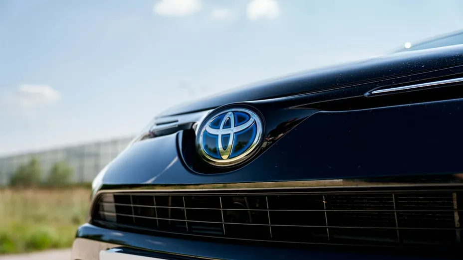 TOYOTA RAV4 -