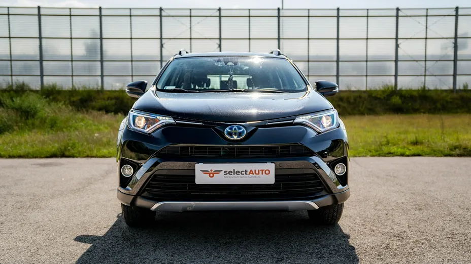 TOYOTA RAV4 -