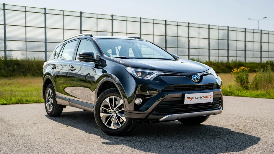 TOYOTA RAV4 -