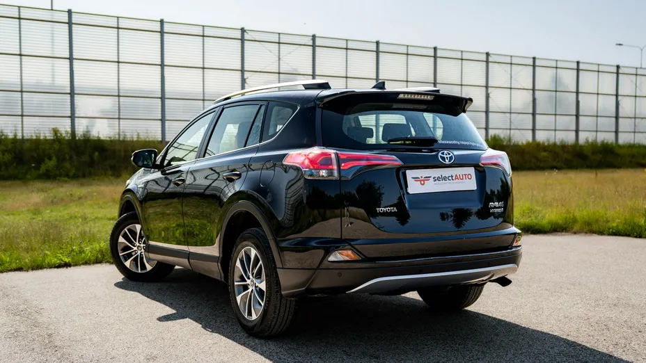 TOYOTA RAV4 -