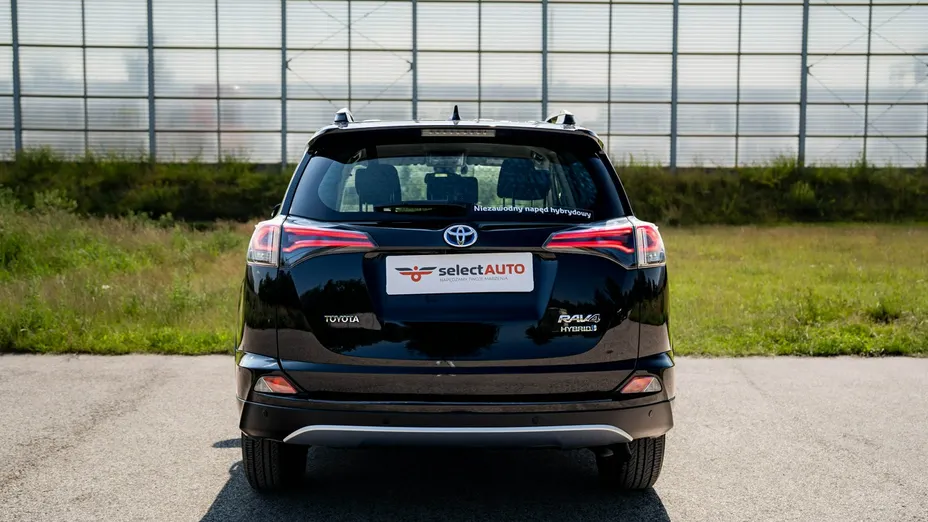 TOYOTA RAV4 -