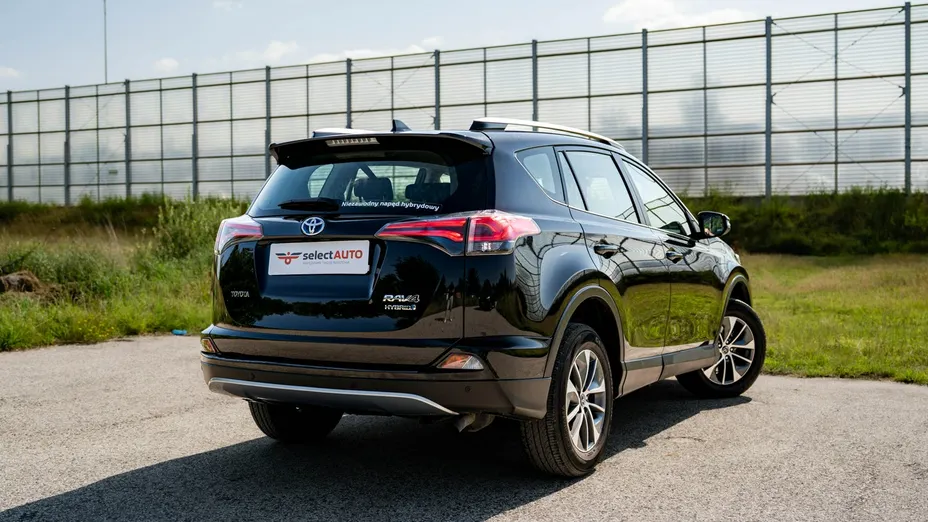TOYOTA RAV4 -