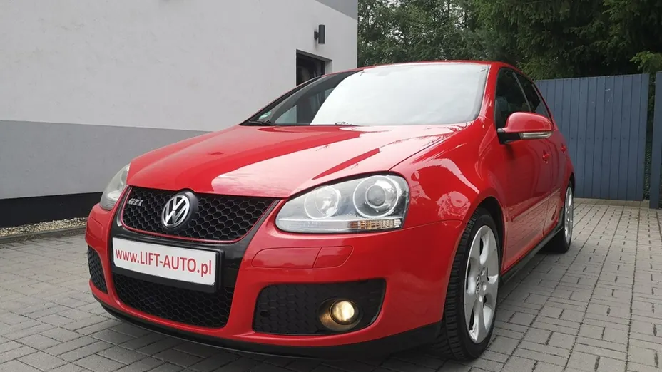 VOLKSWAGEN Golf -
