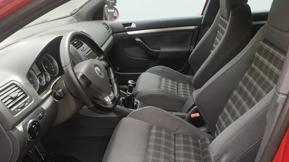 VOLKSWAGEN Golf -