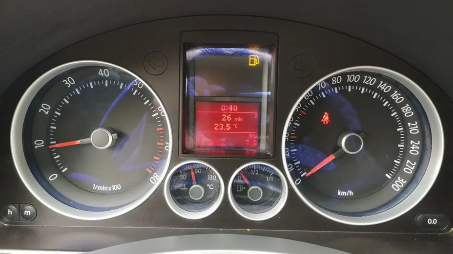 VOLKSWAGEN Golf -