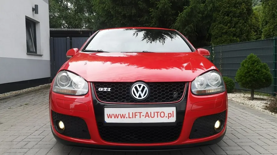 VOLKSWAGEN Golf -