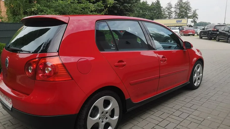 VOLKSWAGEN Golf -