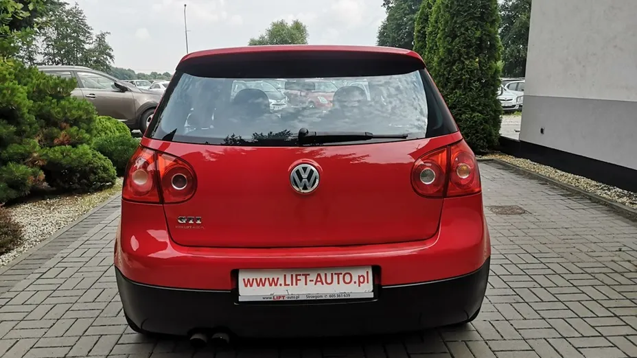 VOLKSWAGEN Golf -