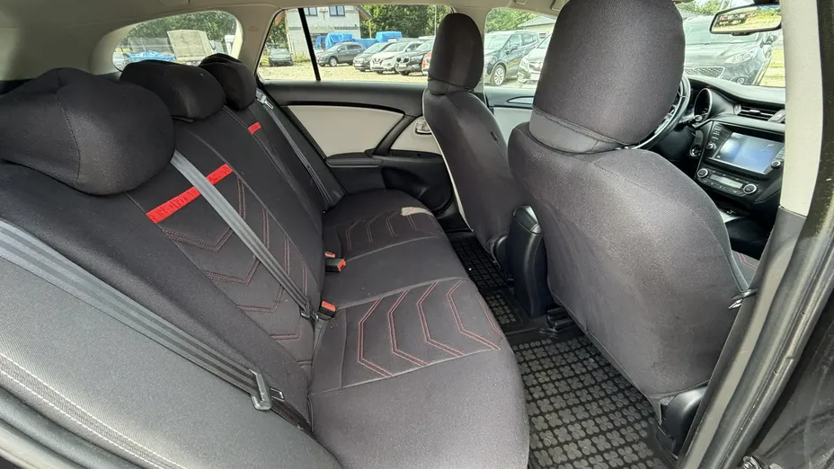 TOYOTA Avensis -