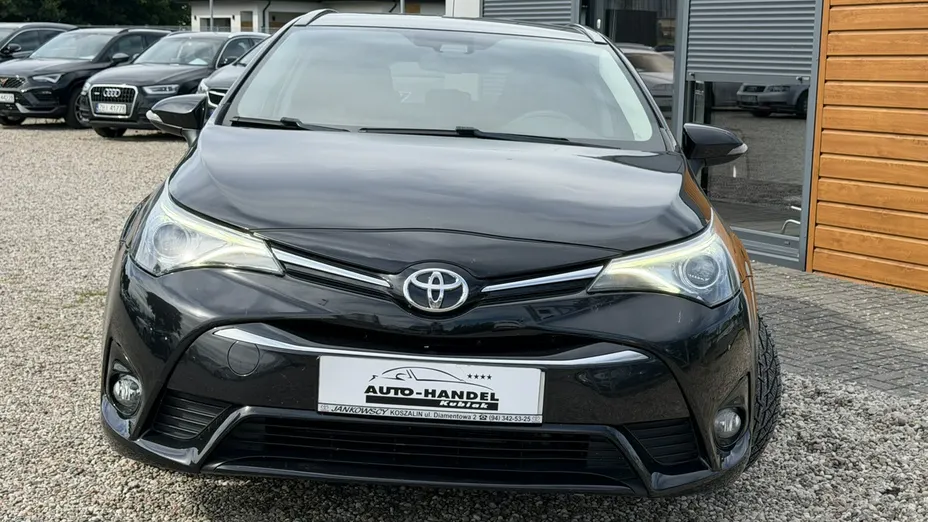 TOYOTA Avensis -