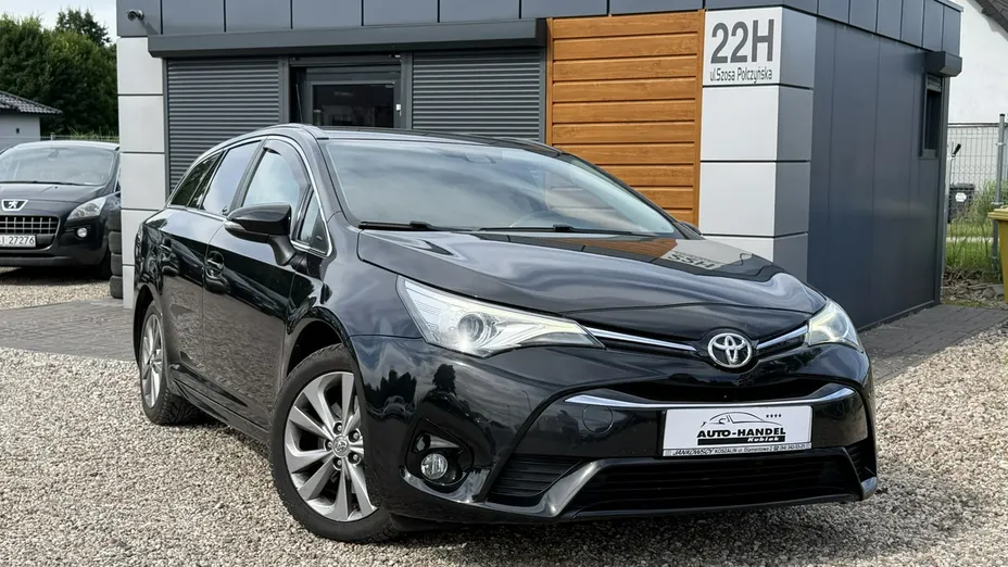 TOYOTA Avensis -